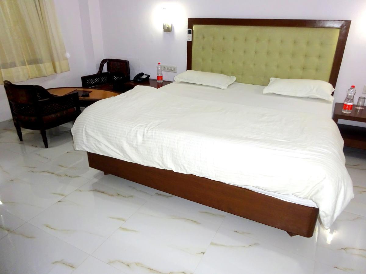 Hotel Utsav Nāthdwāra Buitenkant foto